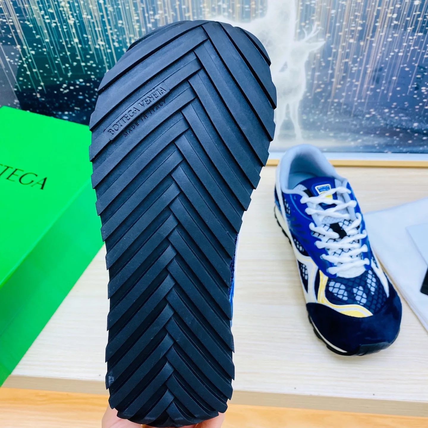 p620🐮🐮High-end version, the original 1:1 couple style new model is on the shelves🔥BV Orbit sneakers Wang Yibo's same style couple's Dad Runner sneakers, made of lightweight technical mesh fabric. Features a geometric patterned rubber outsole. The outsole is made of color-blocked TPU outsole. Size: women’s shoes 35-40, men’s shoes 39-45.